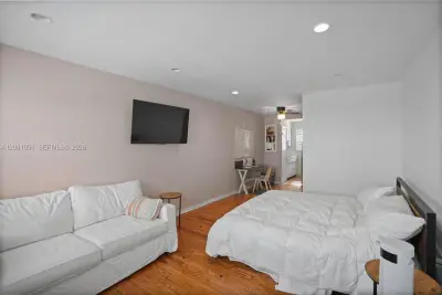 200 76th St #56, Miami Beach: photo 1 of 23