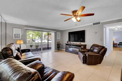 8260 SW 24th St E #6112, North Lauderdale: photo 1 of 28