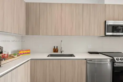 2800 SW 27th Ter #0902, Miami: photo 1 of 13