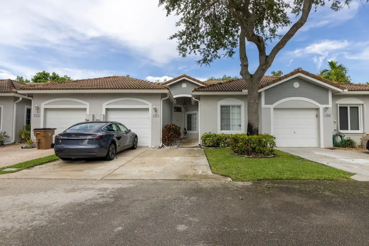 1271 SW 48th Ter, Deerfield Beach: photo 1 of 60