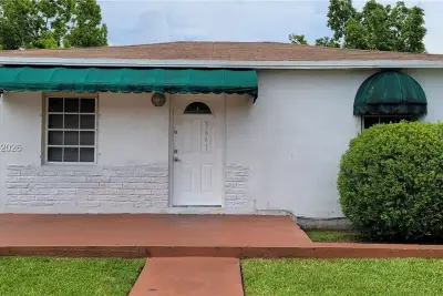 3641 NW 15th St, Miami: photo 1 of 16