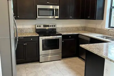 20578 NE 2nd Ct, Miami: photo 1 of 31