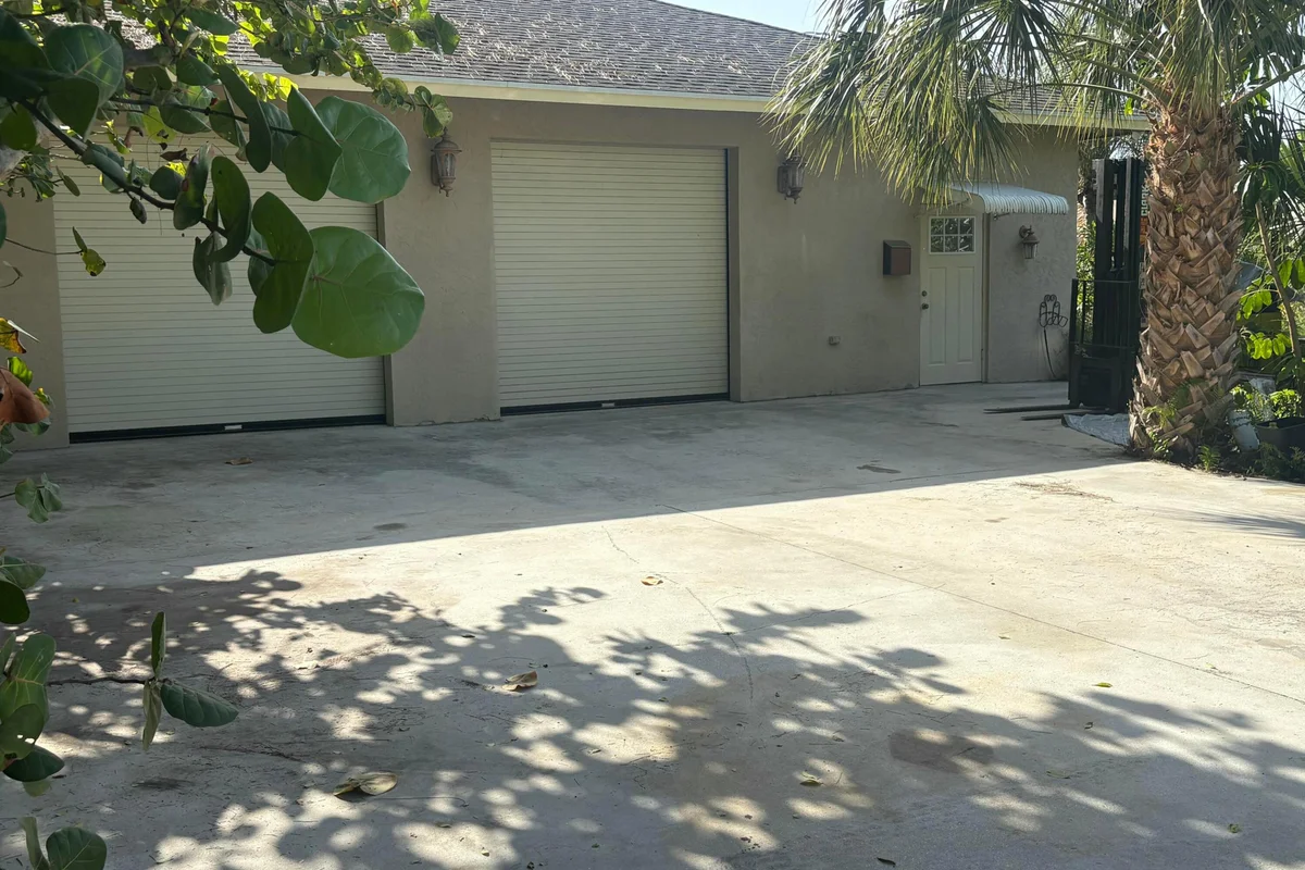 3127 Carol Ave, Palm Springs: photo 1 of 48