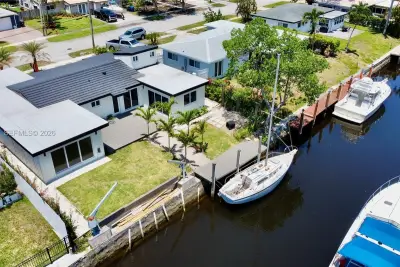 1720 SW 23rd Ave, Fort Lauderdale: photo 1 of 72