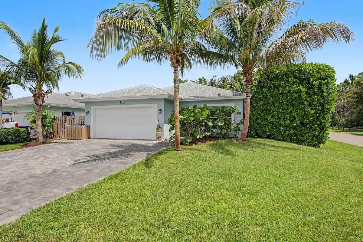 17700 Cornelia Ave, Jupiter: photo 1 of 18