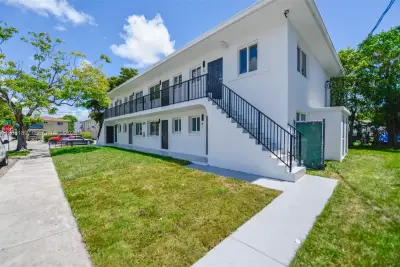 505 SW 7th Ct #6, Miami: photo 1 of 20