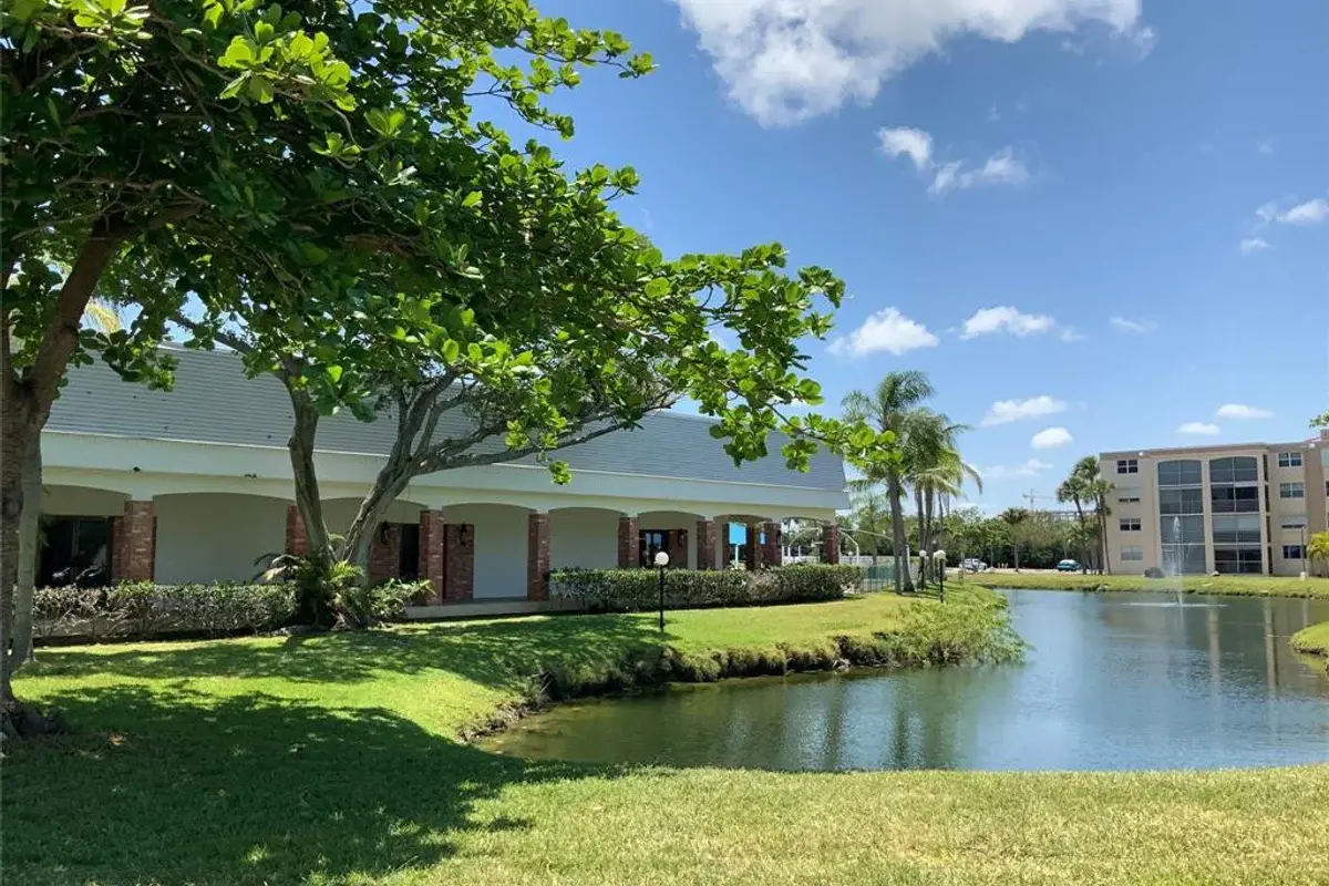 600 NE 2nd St #105, Dania Beach: photo 1 of 22