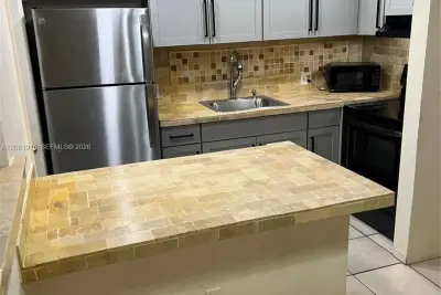 1515 NE 125th Ter #407, North Miami: photo 1 of 9