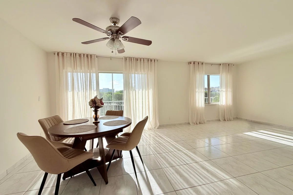 200 Diplomat Pkwy #520, Hallandale Beach: photo 1 of 17