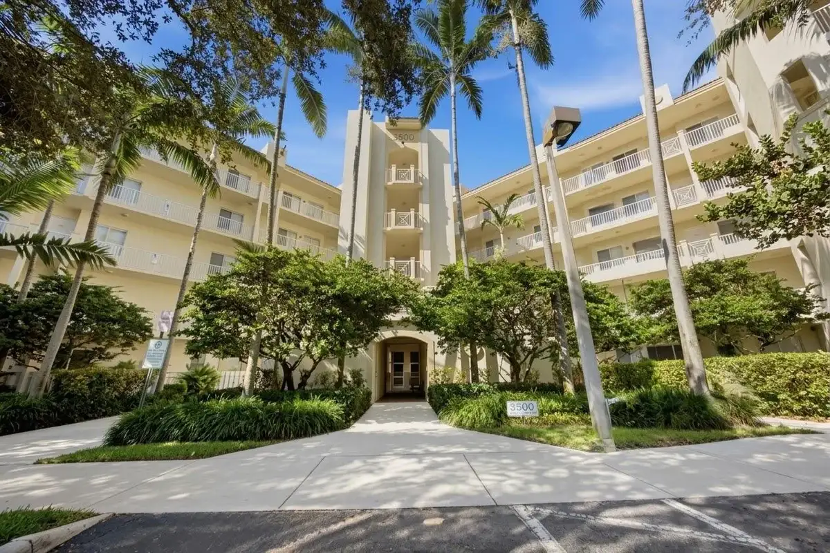 3500 Oaks Clubhouse Dr #510, Pompano Beach: photo 1 of 32