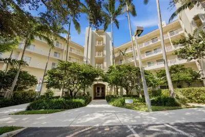 3500 Oaks Clubhouse Dr #510, Pompano Beach: photo 1 of 32