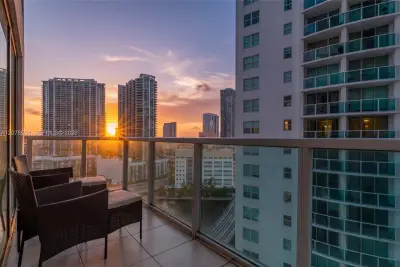 41 SE 5th St #1117, Miami: photo 1 of 35