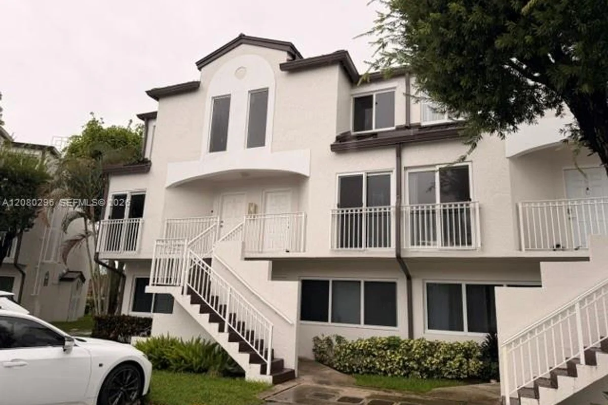 8670 NW 6th Ln #4-201, Miami: photo 1 of 10