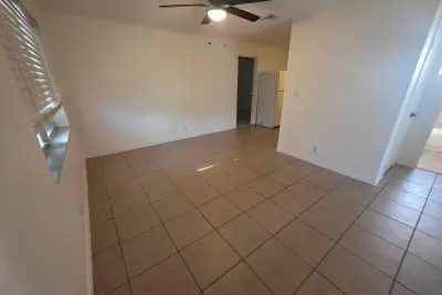 404 NE 4th St #1, Pompano Beach: photo 1 of 19
