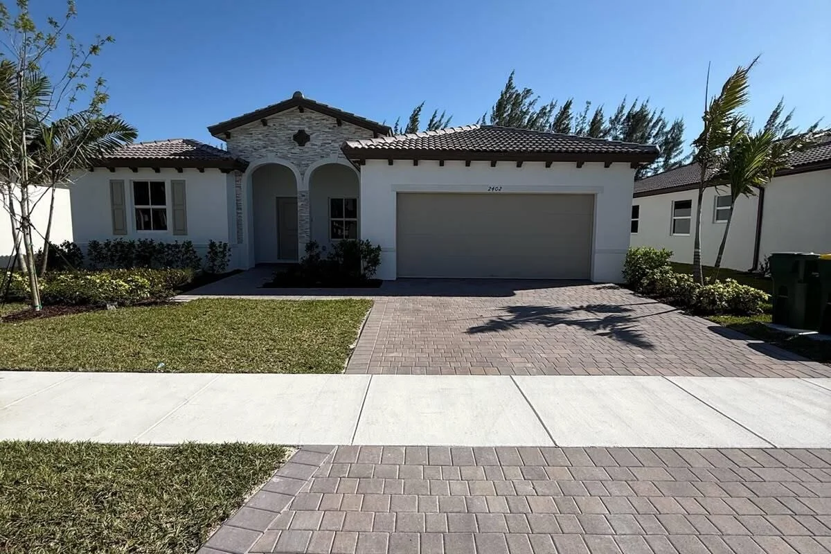 2402 SE 30th St, Homestead: photo 1 of 46