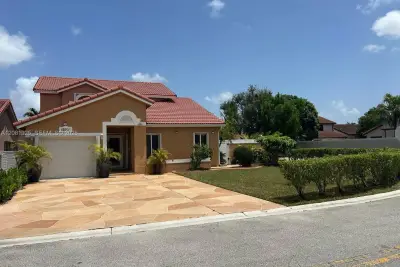 18901 NW 55th Ave, Miami Gardens: photo 1 of 11