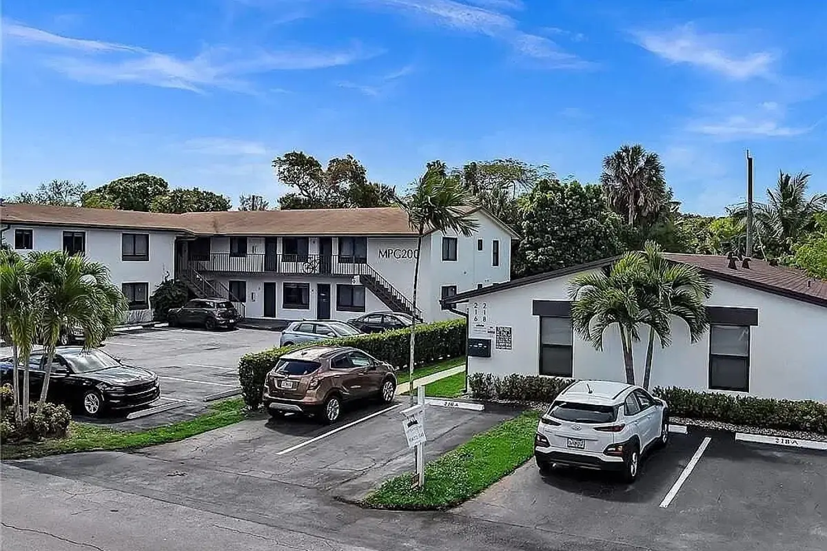 216 NW 25th St, Wilton Manors: photo 1 of 31