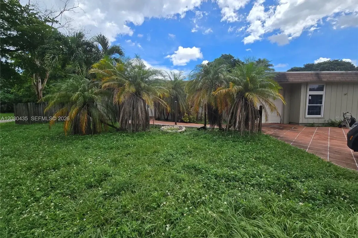 7912 NW 73rd Ave, Tamarac: photo 1 of 23
