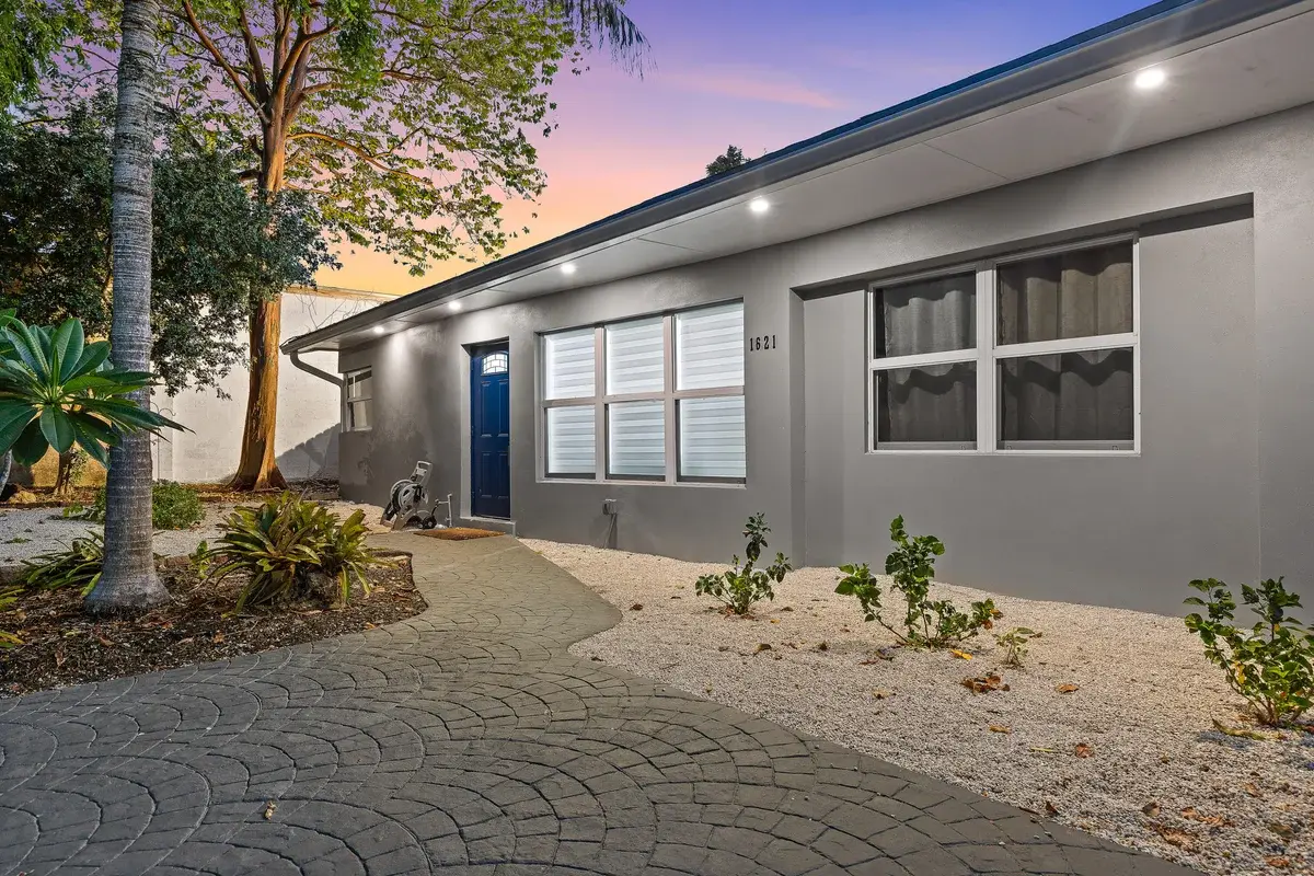 1621 NE 1st Ave, Pompano Beach: photo 1 of 30