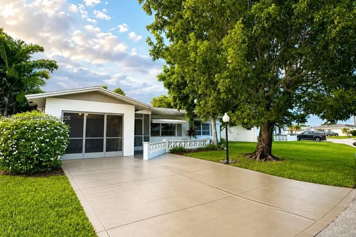 5156 Michael Dr, West Palm Beach: photo 1 of 27