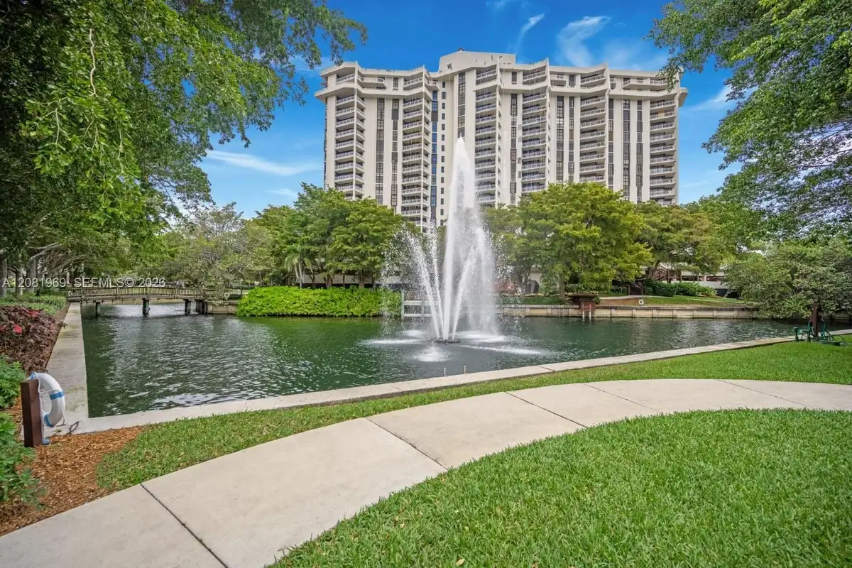 2000 Towerside Ter #408, Miami: photo 1 of 22