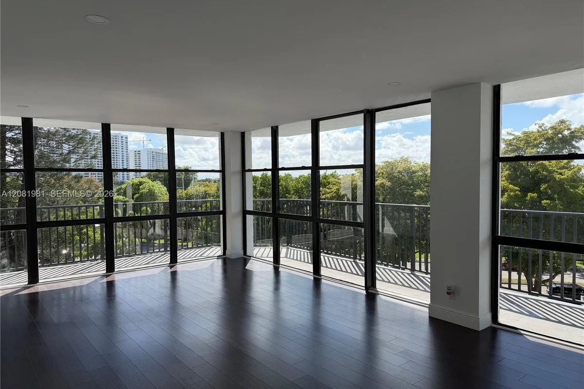 1000 Parkview Dr #531, Hallandale Beach: photo 1 of 39