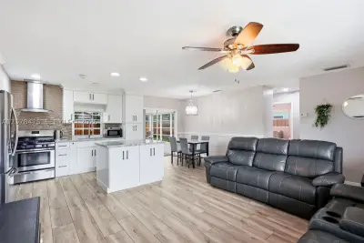 8397 NW 25th Ct, Sunrise: photo 1 of 37