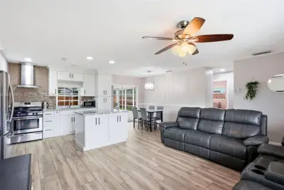 8397 NW 25th Ct, Sunrise: photo 1 of 37