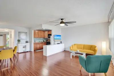566 Fanshaw N, Boca Raton: photo 1 of 25