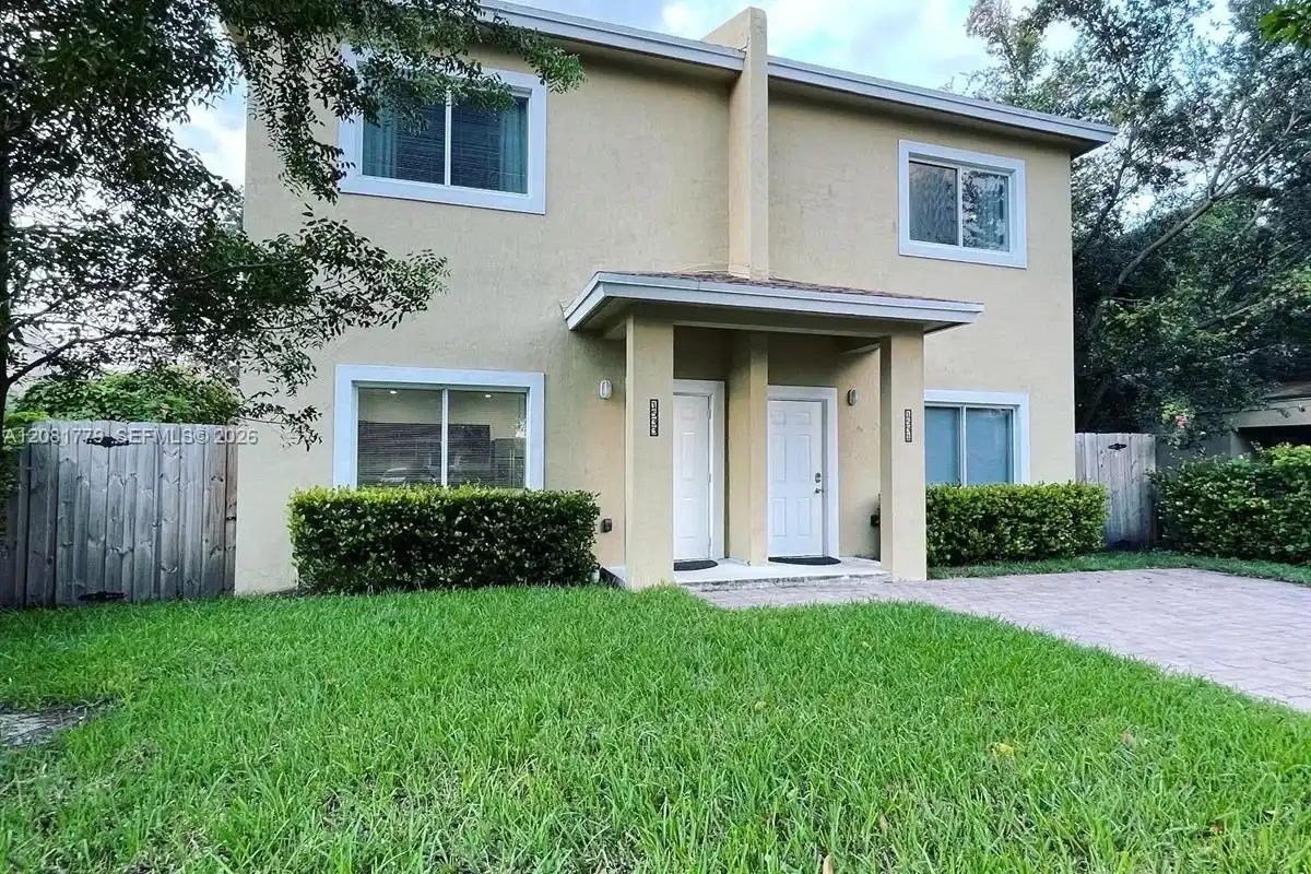 1531 NW 55th Ter, Miami: photo 1 of 13