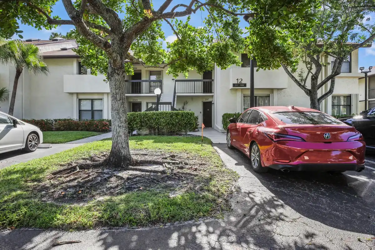 3367 Perimeter Dr, Lake Worth: photo 1 of 27
