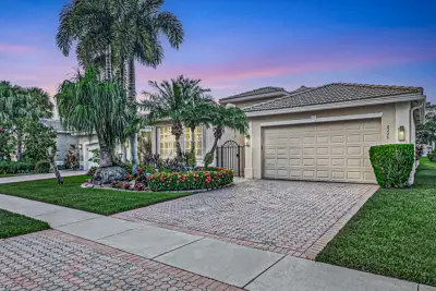 8225 La Jolla Vista Ln, Lake Worth: photo 1 of 70