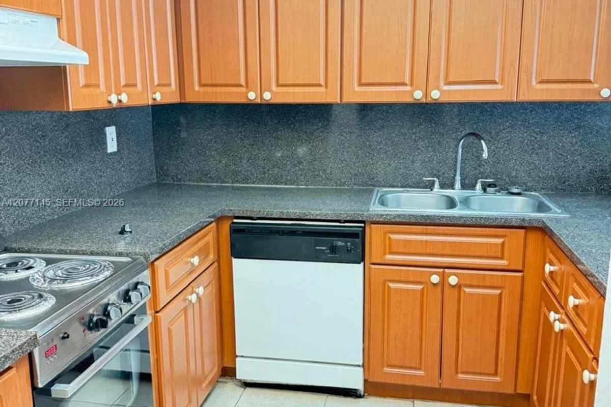 6990 Miami Gardens Dr #4-103, Hialeah: photo 1 of 5