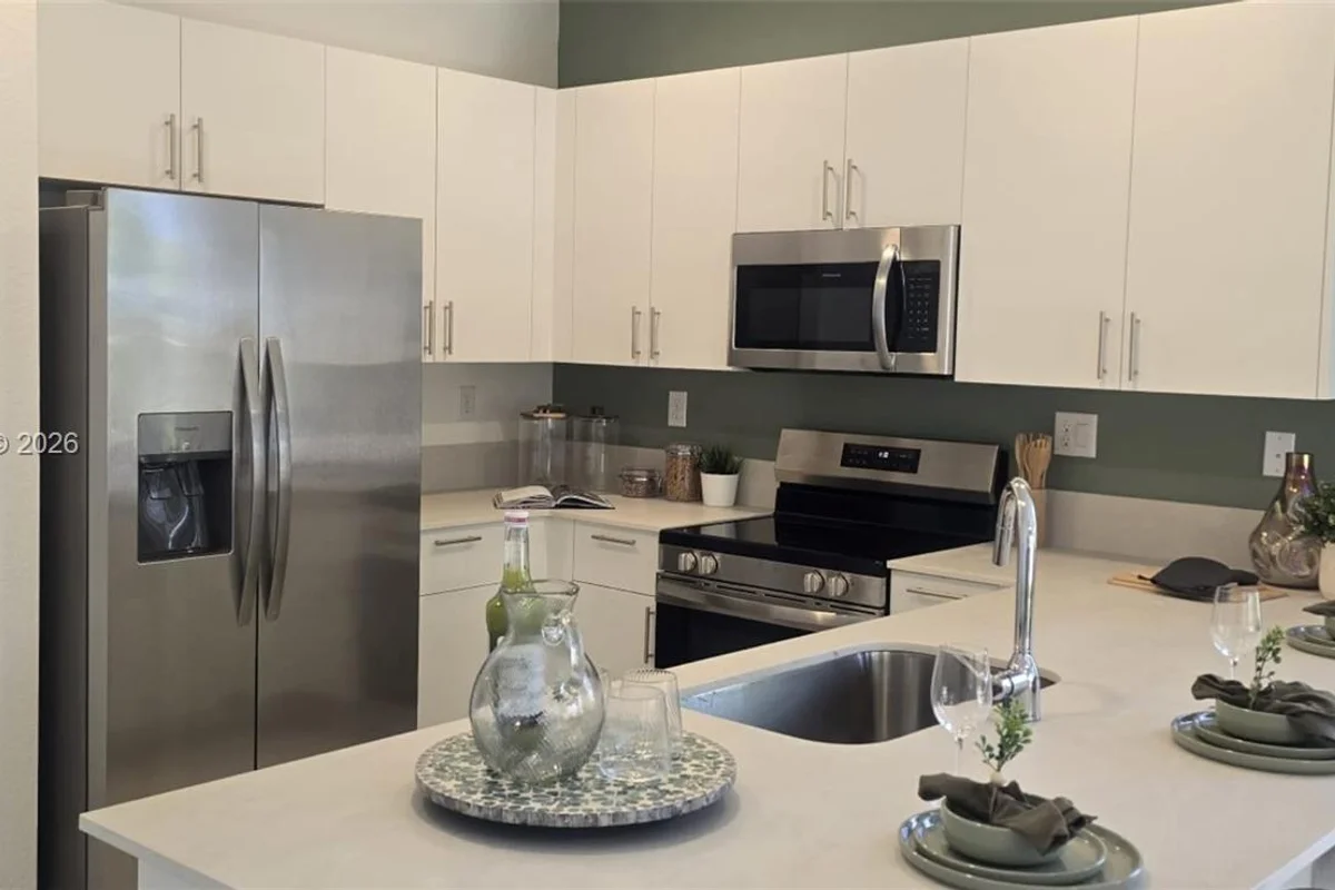1534 NE 5 Ave, Florida City: photo 1 of 12