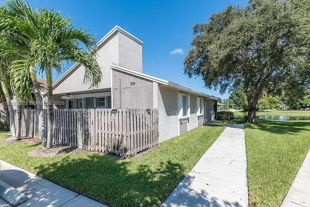 518 Woodgate Cir #E, Sunrise: photo 1 of 18