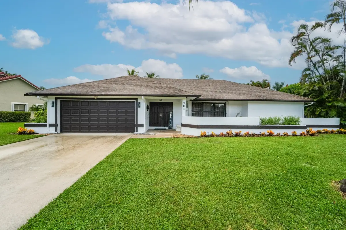 301 Knotty Wood Ln, Wellington: photo 1 of 59