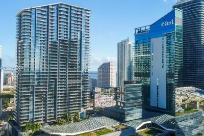 68 SE 6th St #1912, Miami: photo 1 of 14