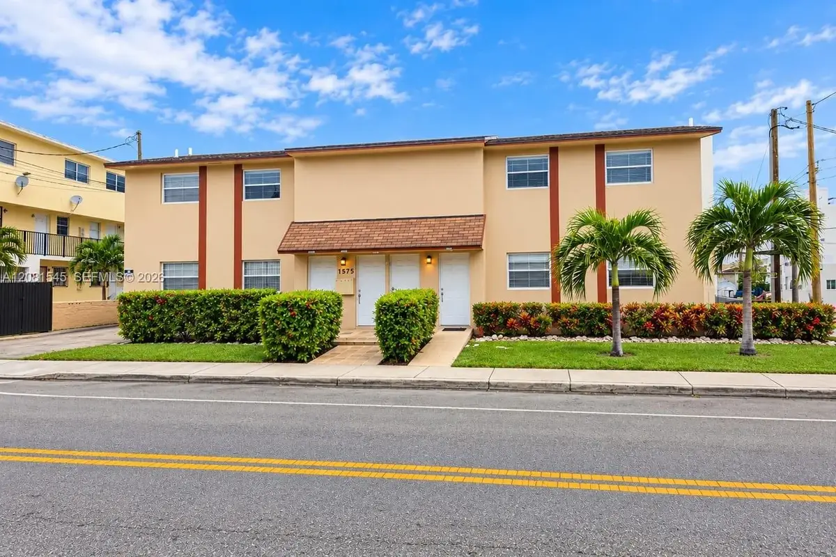 1575 NW 1st St #3, Miami: photo 1 of 9
