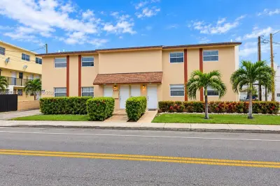 1575 NW 1st St #3, Miami: photo 1 of 9
