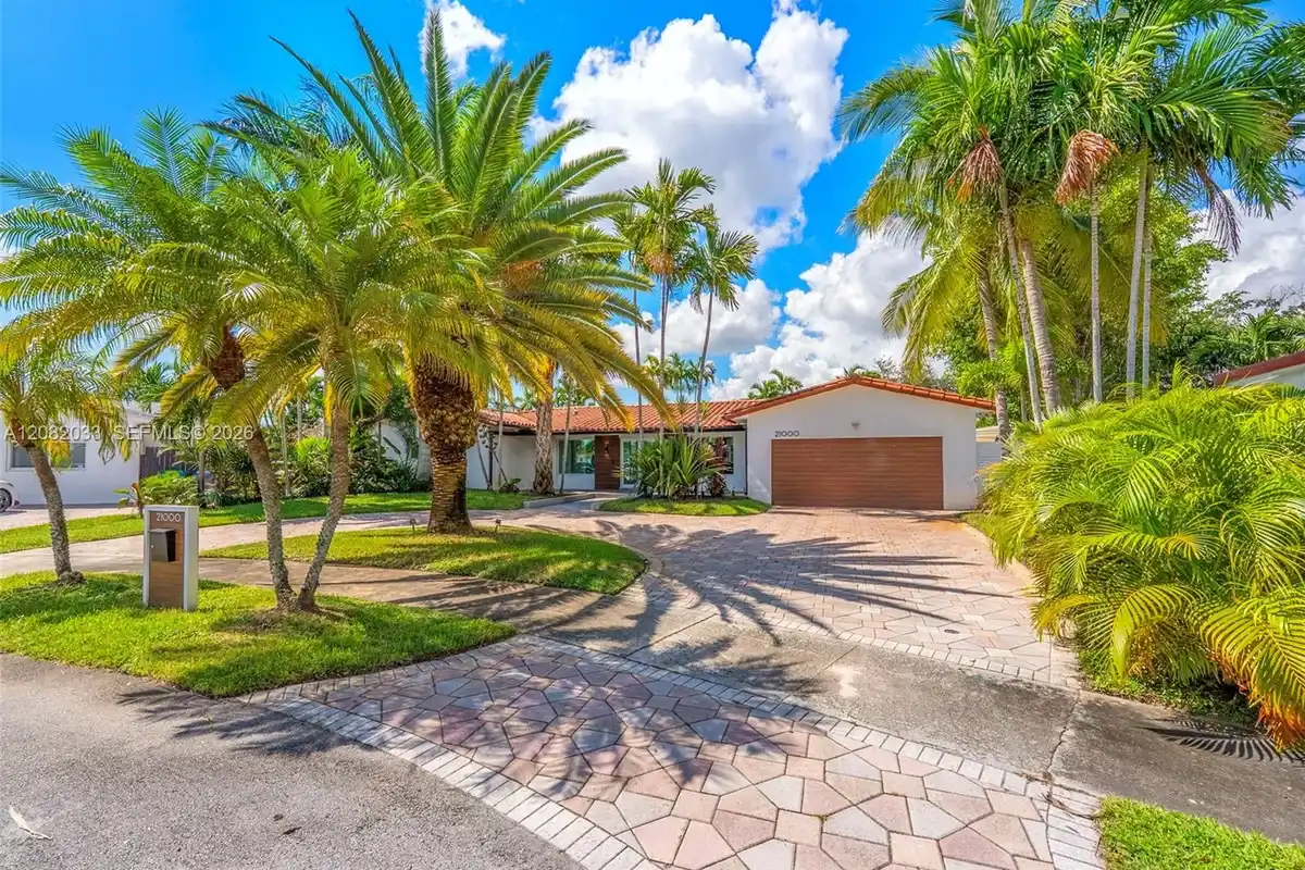 21000 NE 18th Ct, Miami: photo 1 of 51