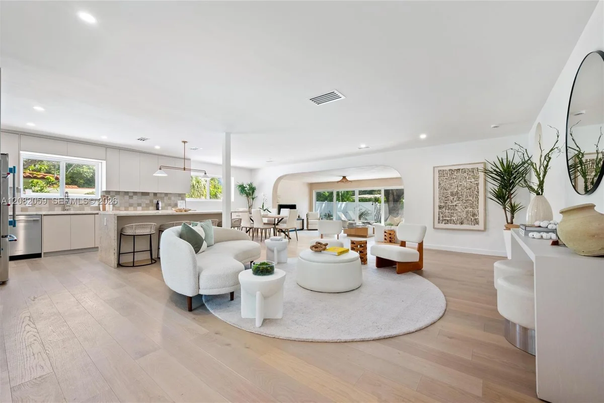 10619 NE 10th Pl, Miami Shores: photo 1 of 32