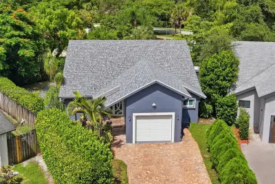 3913 NW 72nd Ln, Coral Springs: photo 1 of 54