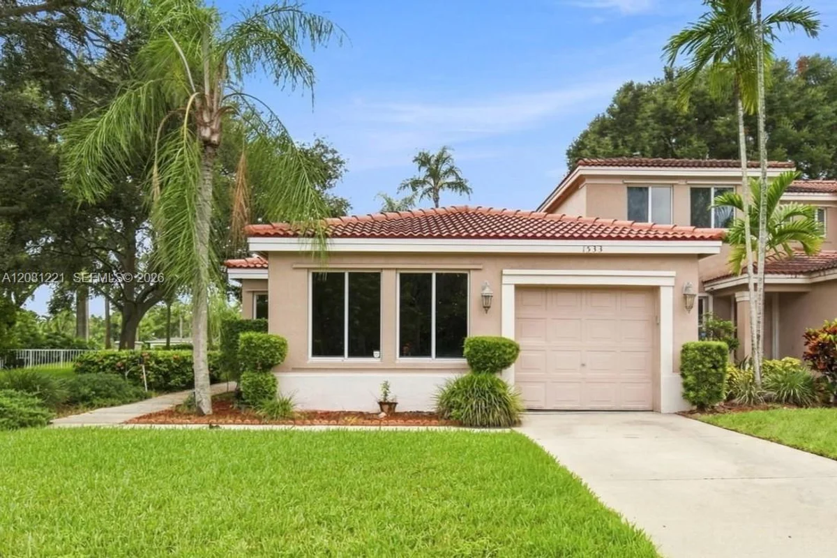1533 W Harmony Lake Cir, Davie: photo 1 of 30