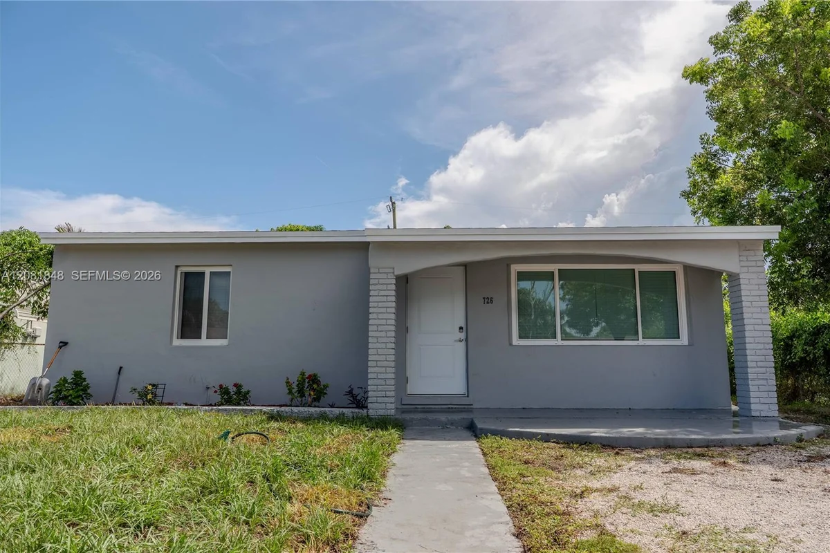 726 56th St, West Palm Beach: photo 1 of 36