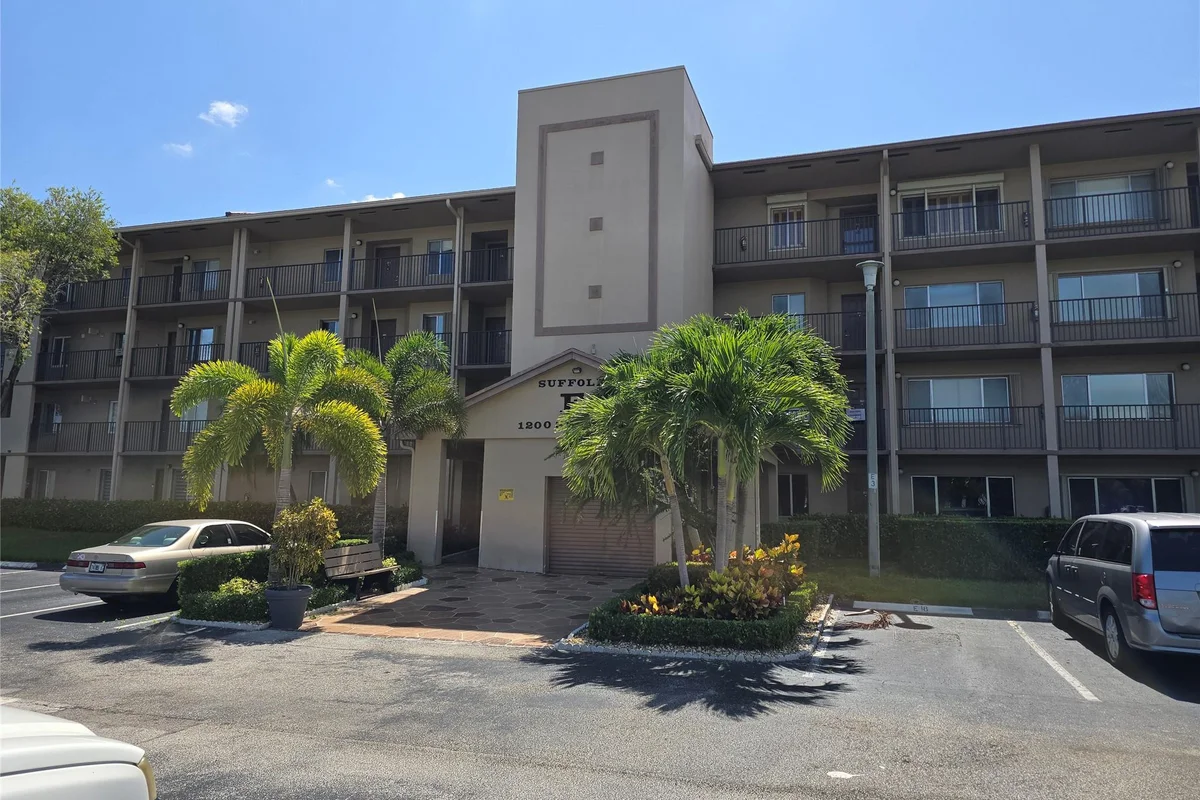 1200 SW 137th Ave #312E, Pembroke Pines: photo 1 of 40