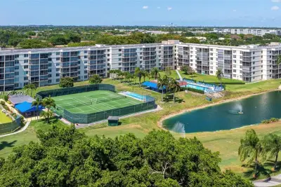 800 S Hollybrook Dr #305, Pembroke Pines: photo 1 of 23