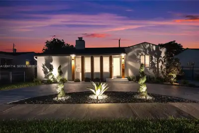 2121 SW 15th St, Miami: photo 1 of 23