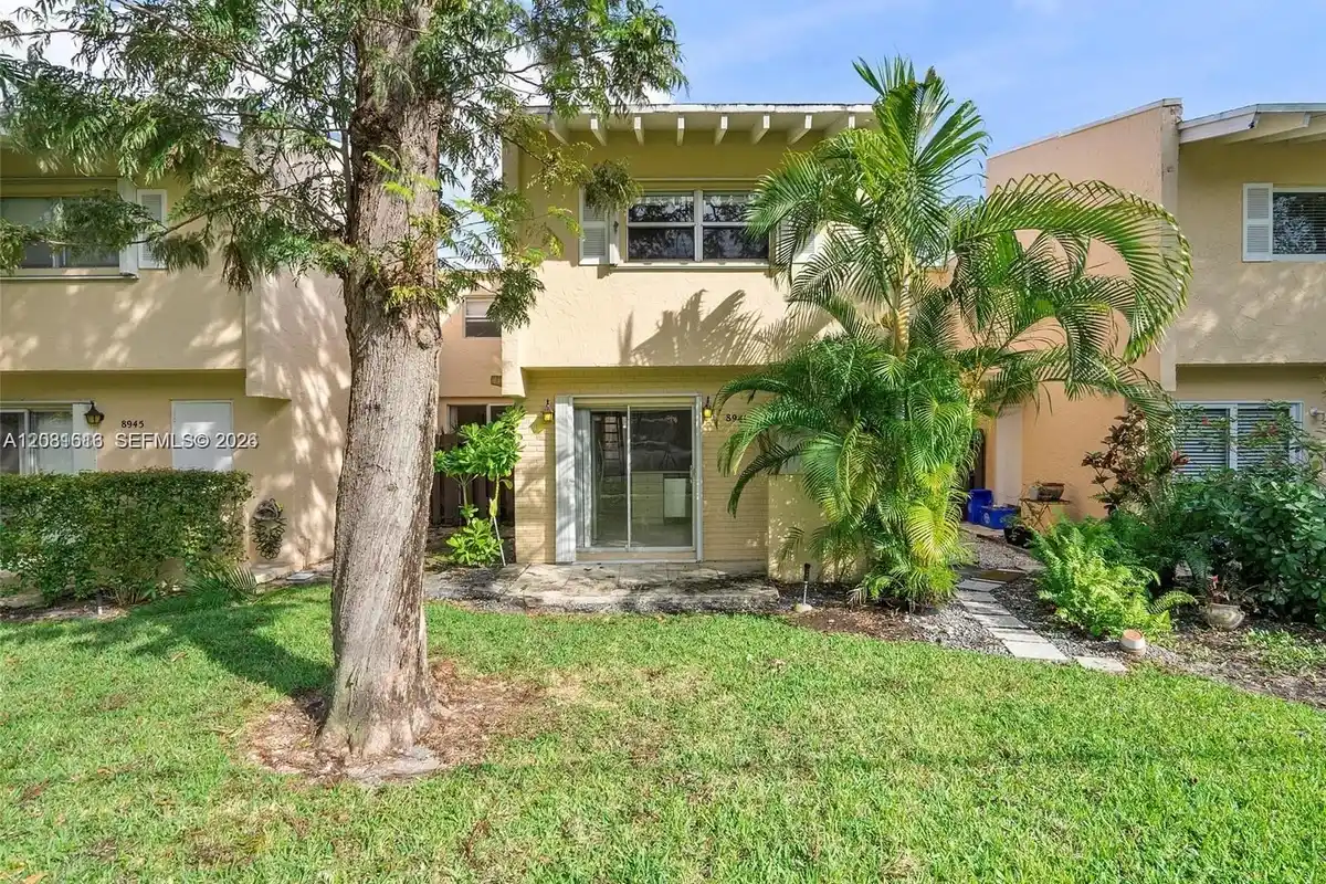 8941 NE 4th Ave Rd, Miami Shores: photo 1 of 40