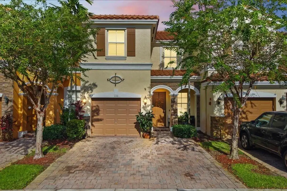 130 Emerald Creek Ter, Plantation: photo 1 of 25