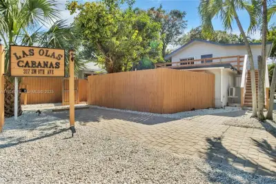 317 SW 9th Ave #1-3, Fort Lauderdale: photo 1 of 1